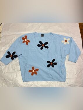 Light Blue Floral Appliqué Sweater - Aaeda size L